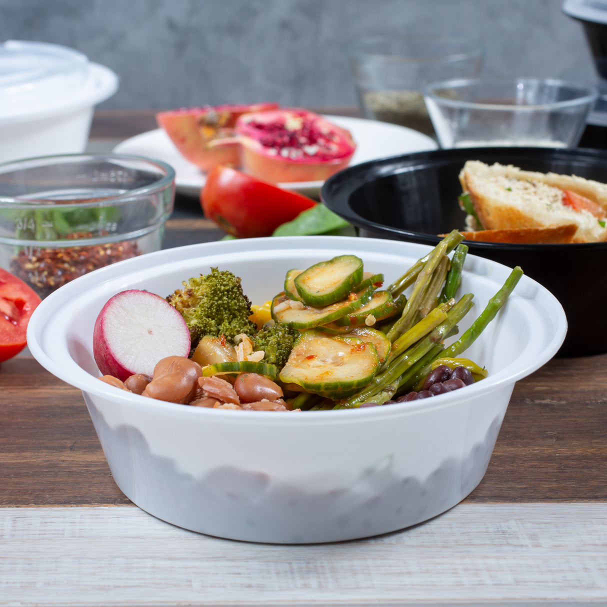 z(Archive) 32 oz Premium 7" Round Combo (White) - 150/Case - ReztaurantDirect