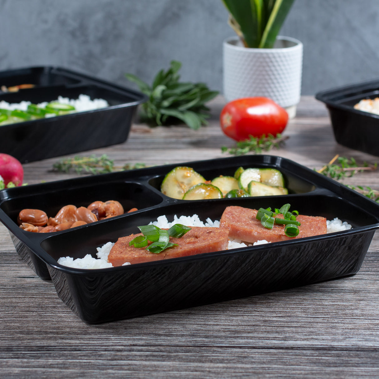 38 oz Premium 10" x 8" 3-Compartment Rectangular Microwavable w/ Vent Combo (Black) - 150/Case - ReztaurantDirect