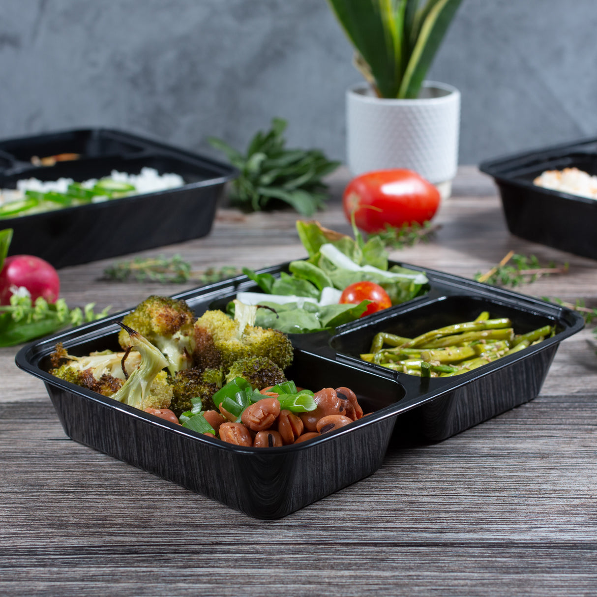 32 oz Premium 9" x 7" 3-Compartment Rectangular Microwavable Combo (Black) - 150/Case - ReztaurantDirect 