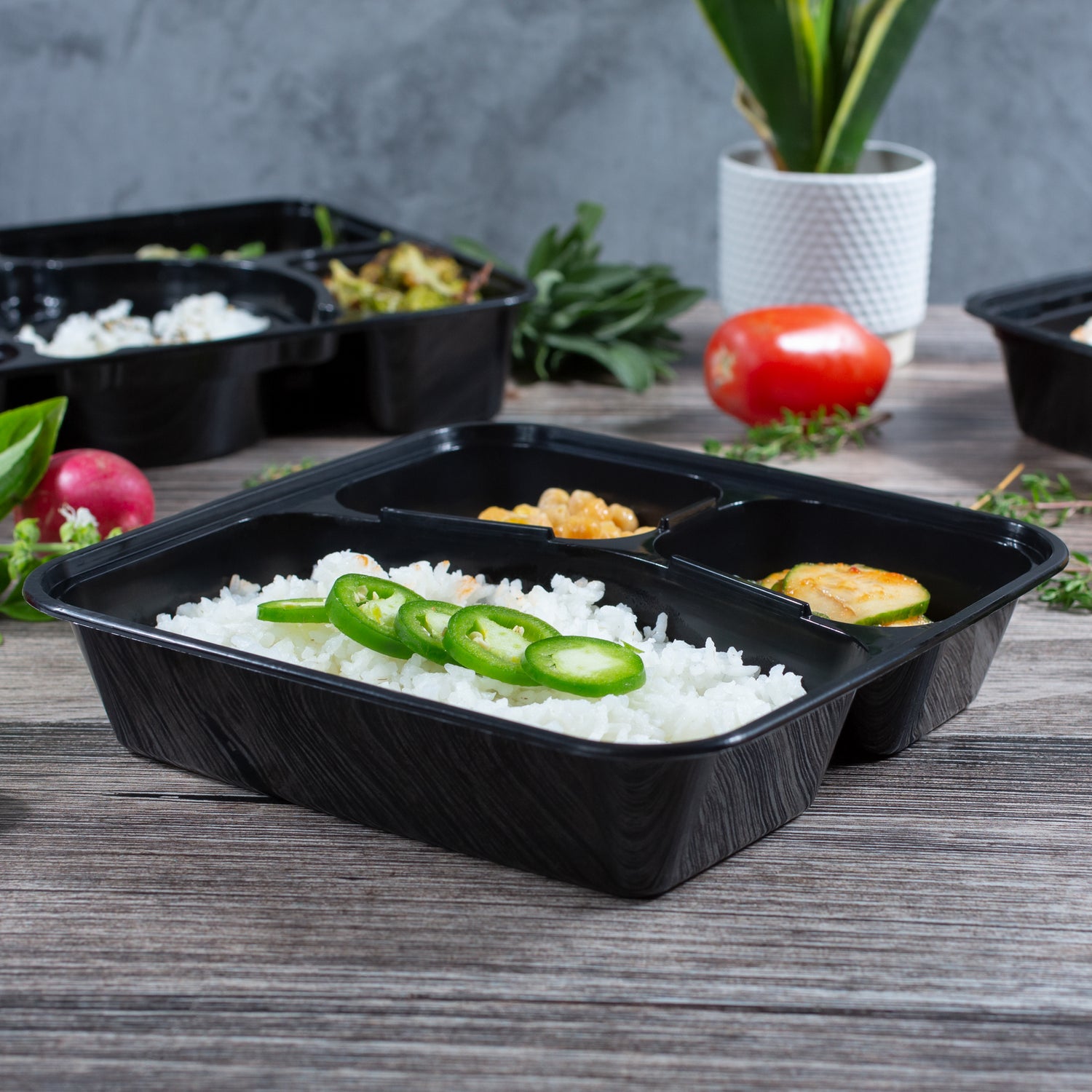 38 oz Premium 8" x 8" 3-Compartment Square Microwavable w/ Vent Combo (Black) - 100/Case - ReztaurantDirect 